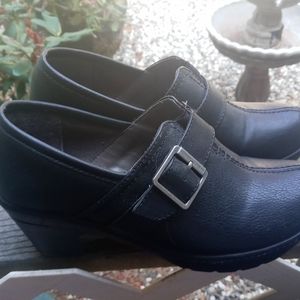 *LIKE NEW* CloudWalkers Black, Pebbled Leather Clogs w/Buckle Detail, Size 8